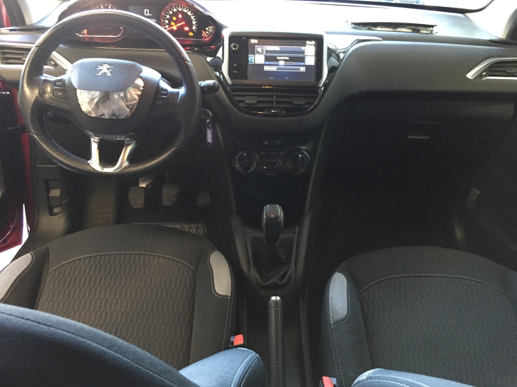PEUGEOT 208 1.2 INY 82CV
