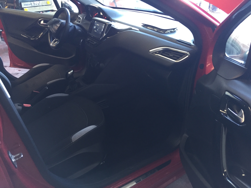 PEUGEOT 208 1.2 INY 82CV
