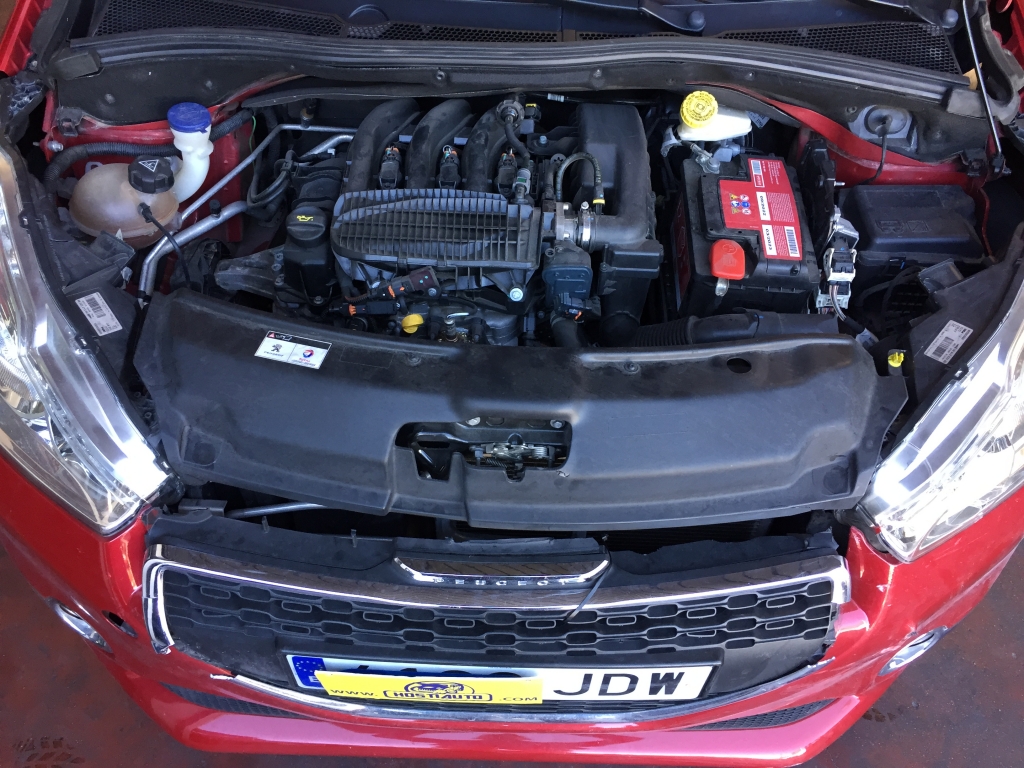 PEUGEOT 208 1.2 INY 82CV