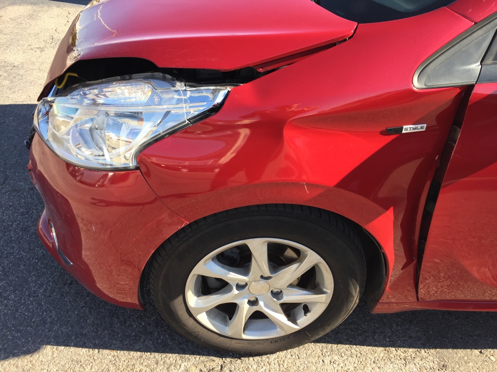 PEUGEOT 208 1.2 INY 82CV