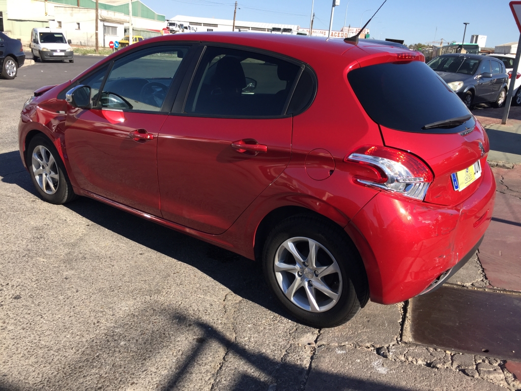 PEUGEOT 208 1.2 INY 82CV