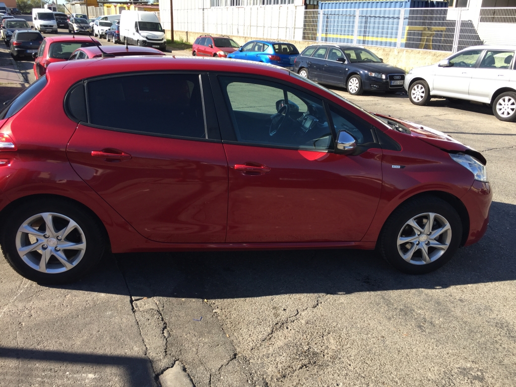 PEUGEOT 208 1.2 INY 82CV