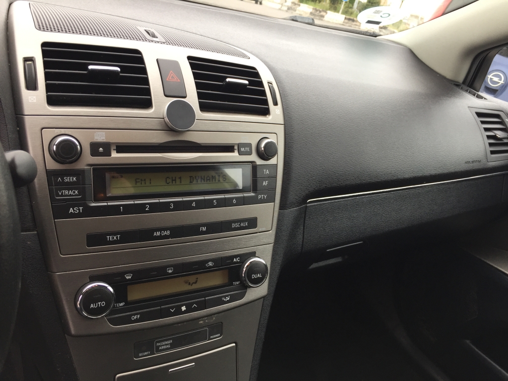 TOYOTA AVENSIS 1.6 INY 132CV
