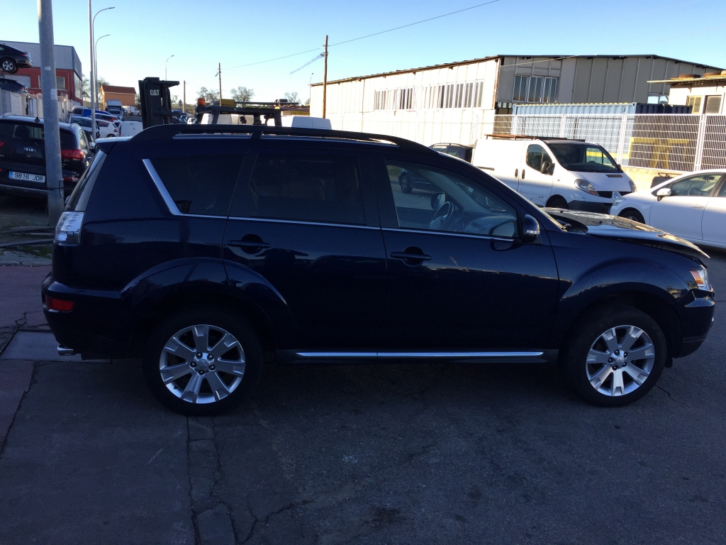 MITSUBISHI OUTLANDER 2.2 DI-D 156CV 7 PLAZAS