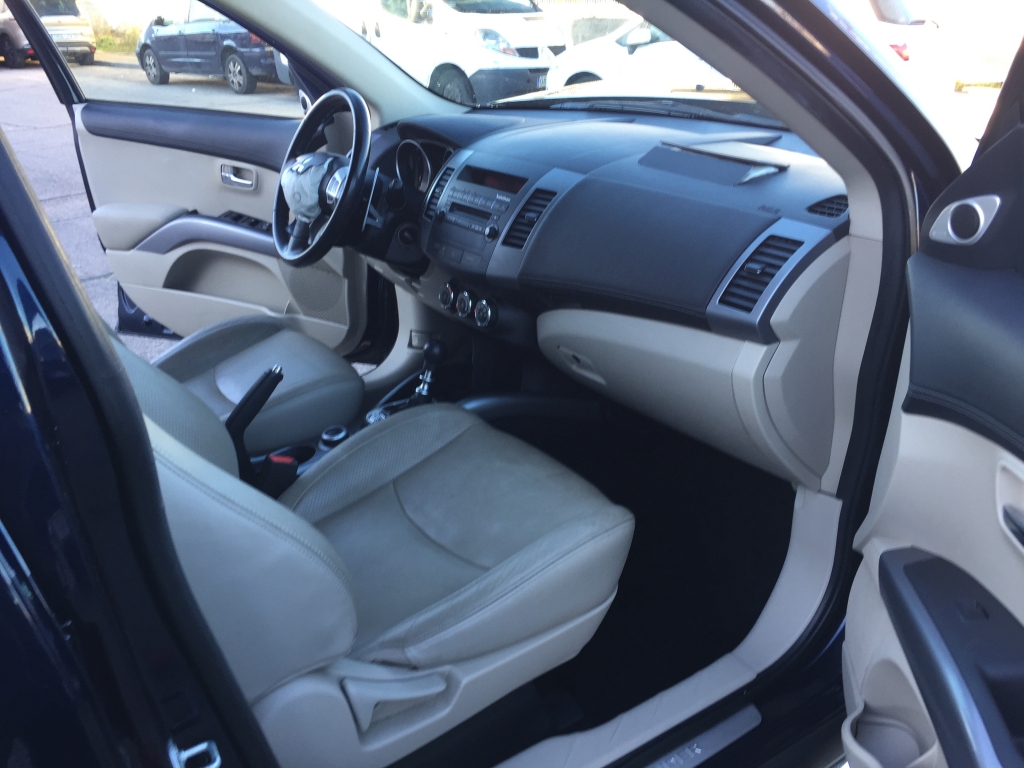 MITSUBISHI OUTLANDER 2.2 DI-D 156CV 7 PLAZAS