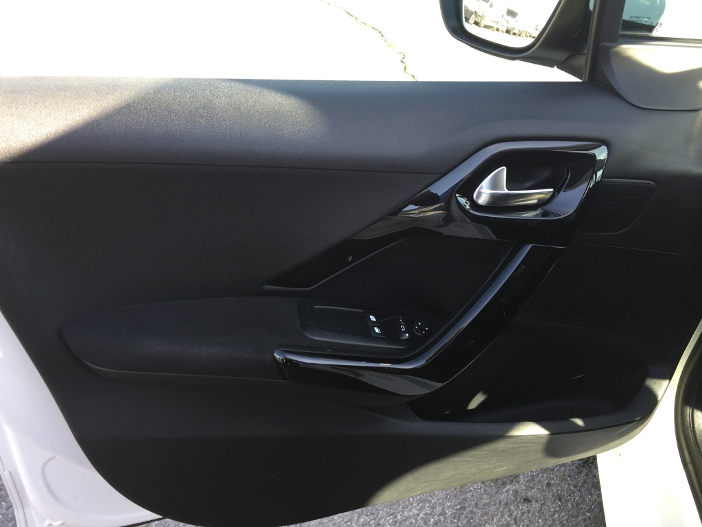 PEUGEOT 208 1.6 HDI 75CV