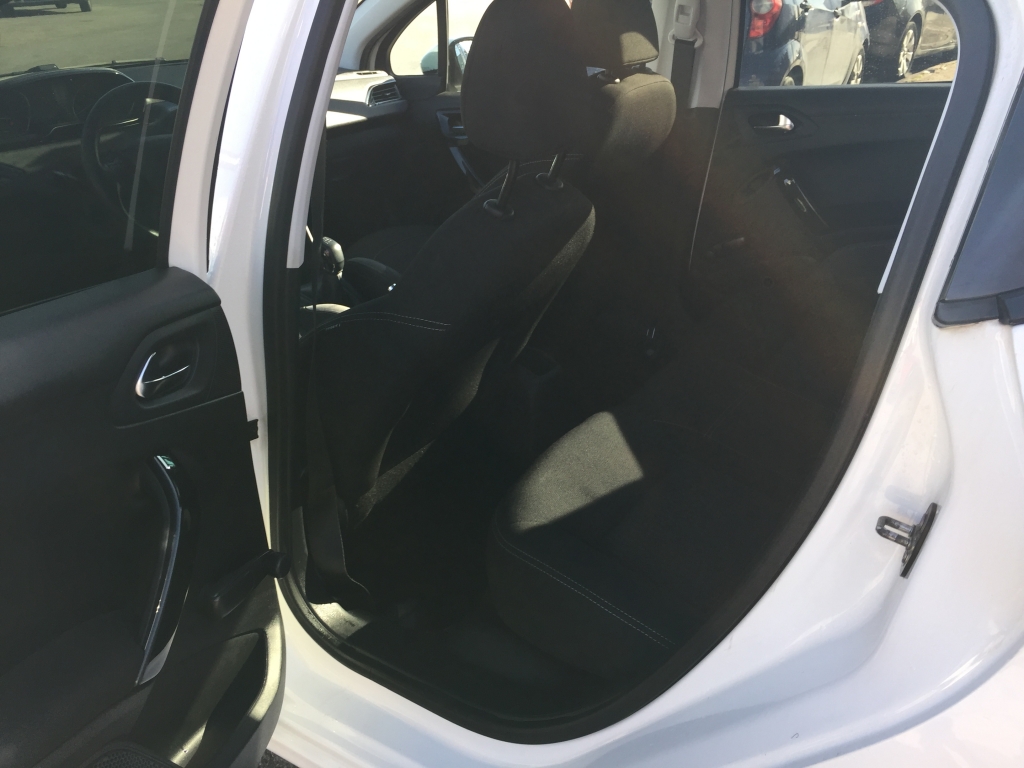 PEUGEOT 208 1.6 HDI 75CV