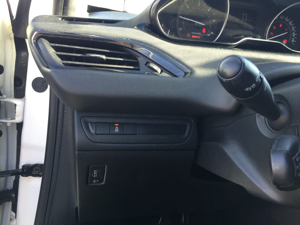 PEUGEOT 208 1.6 HDI 75CV
