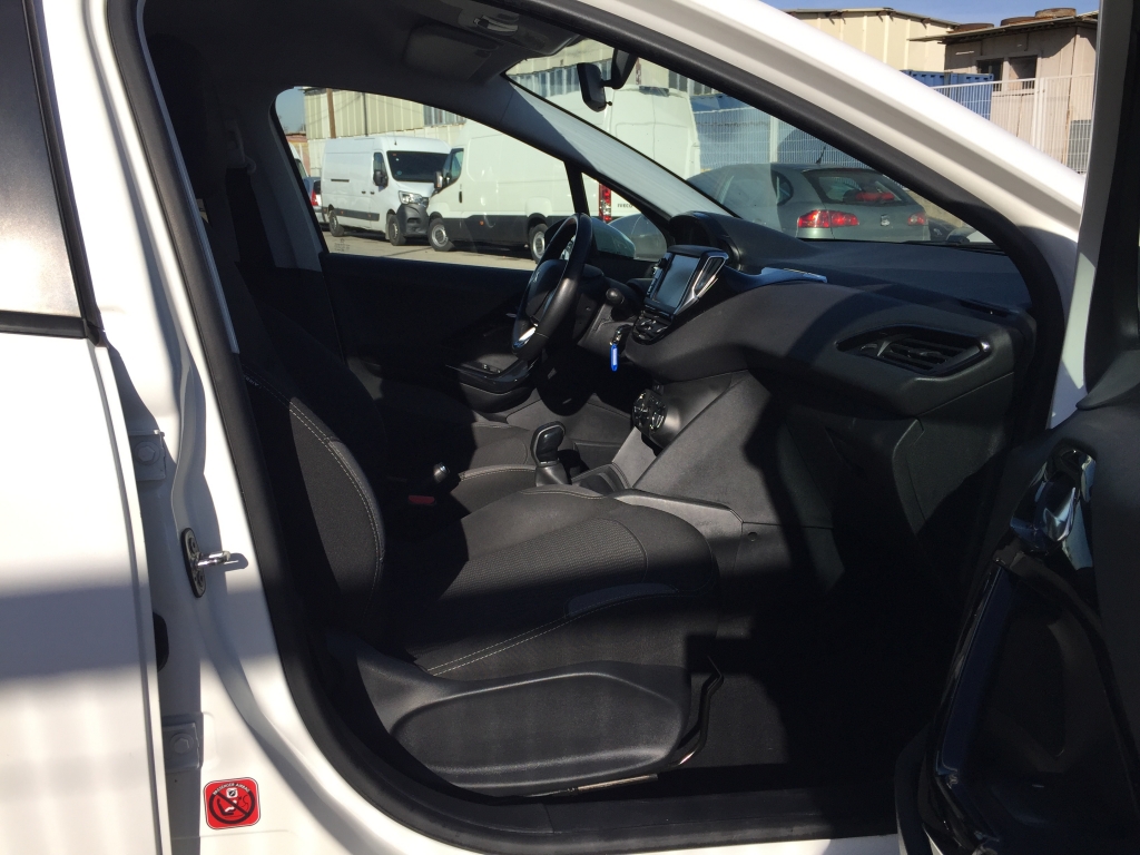 PEUGEOT 208 1.6 HDI 75CV