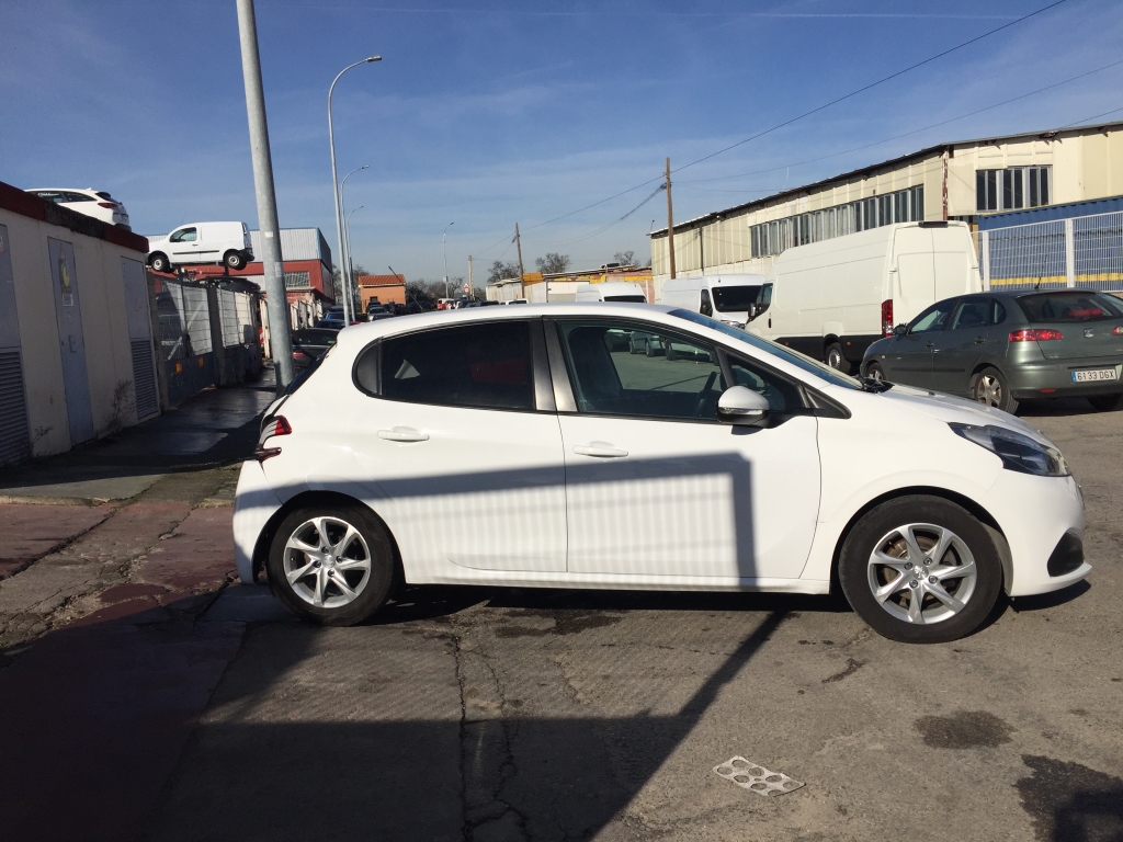 PEUGEOT 208 1.6 HDI 75CV