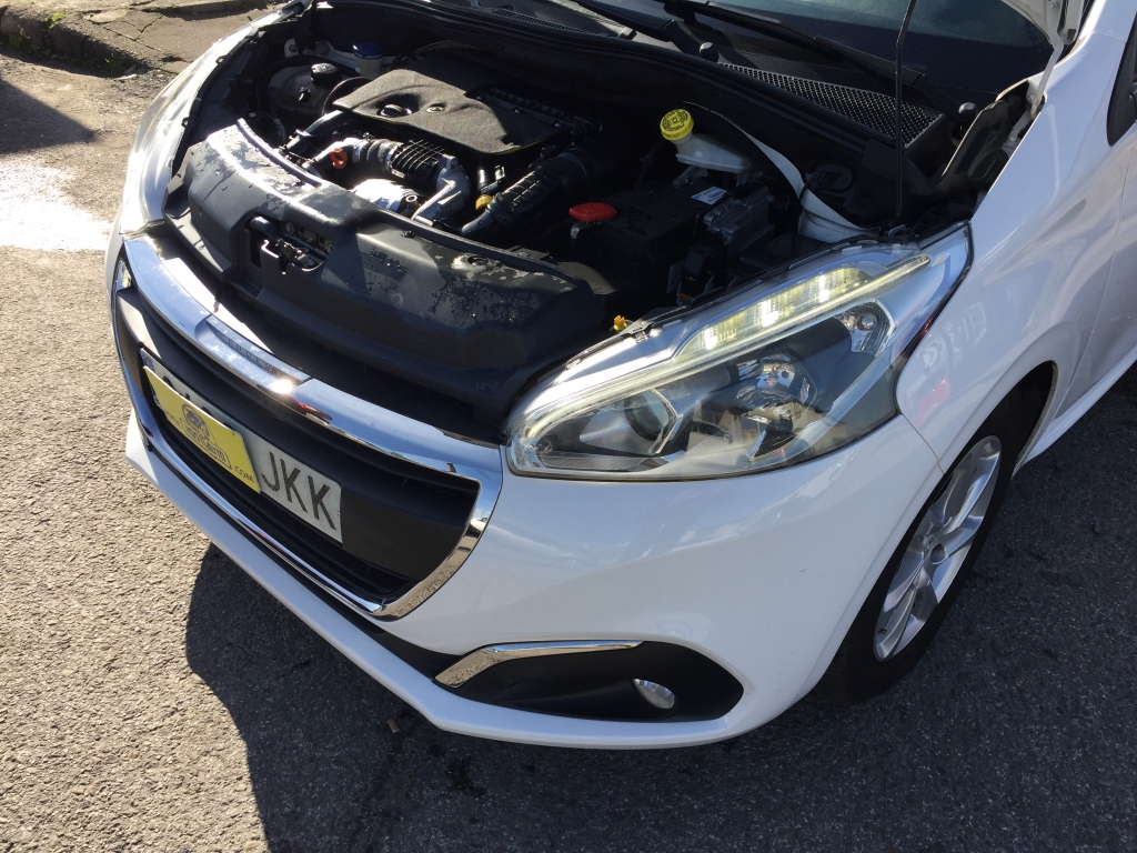 PEUGEOT 208 1.6 HDI 75CV