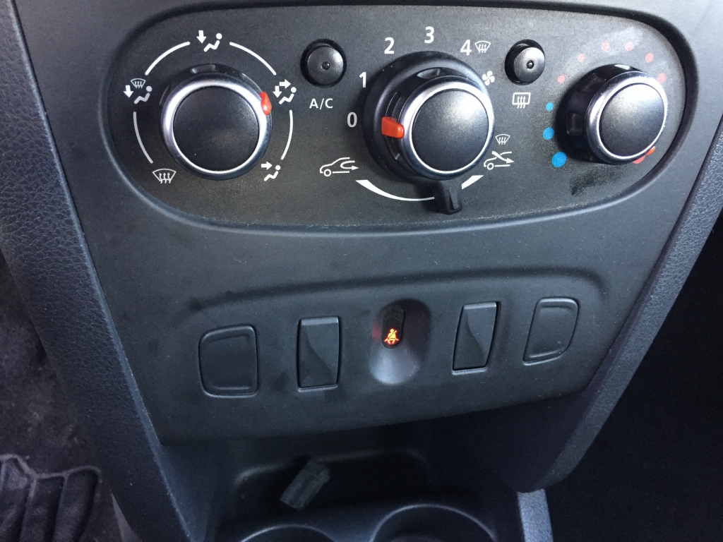 DACIA SANDERO 900 INY 90CV