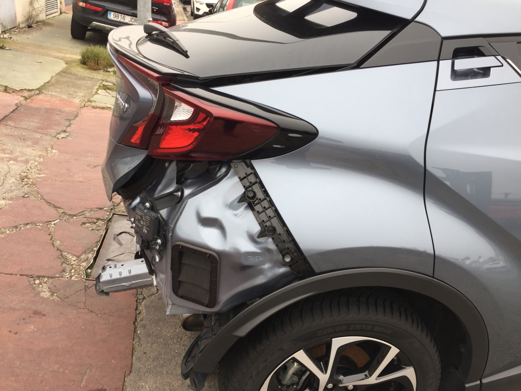TOYOTA C-HR 1.8 HIBRIDO 98CV