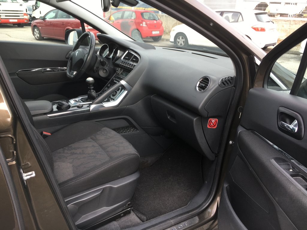 PEUGEOT 3008 1.6 HDI 110CV
