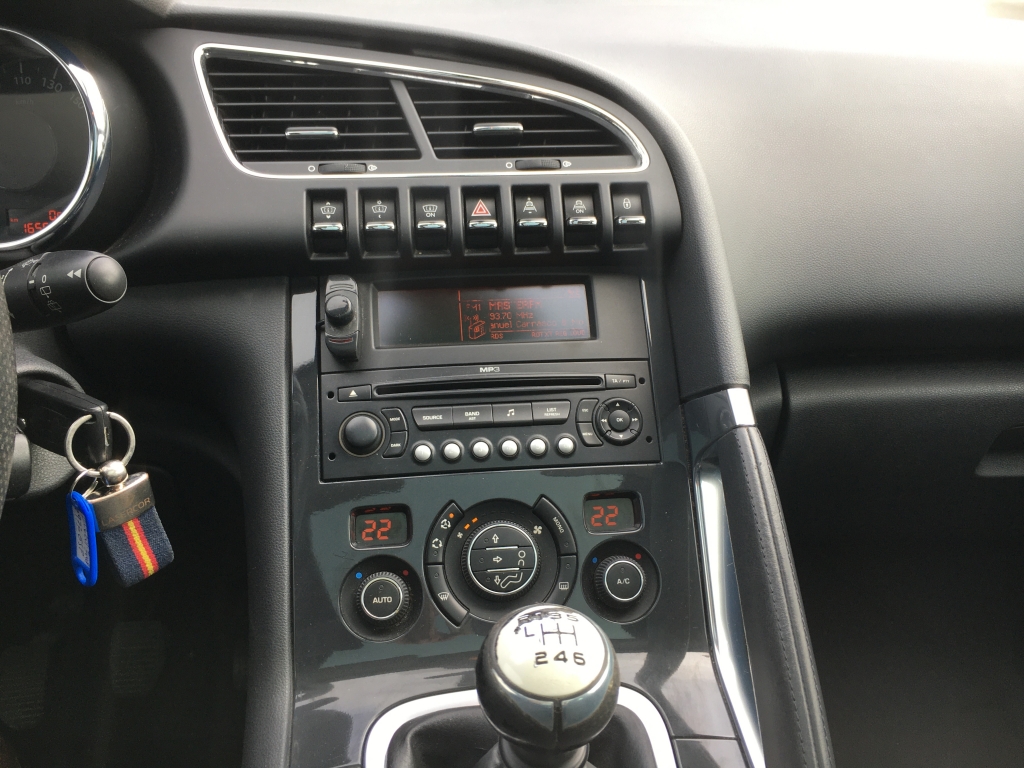 PEUGEOT 3008 1.6 HDI 110CV