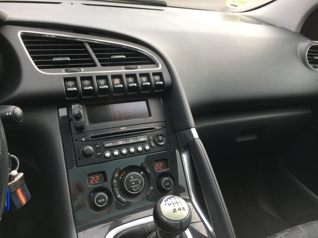 PEUGEOT 3008 1.6 HDI 110CV
