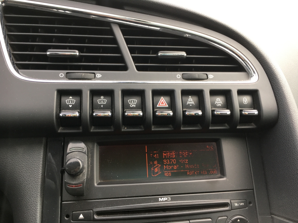 PEUGEOT 3008 1.6 HDI 110CV