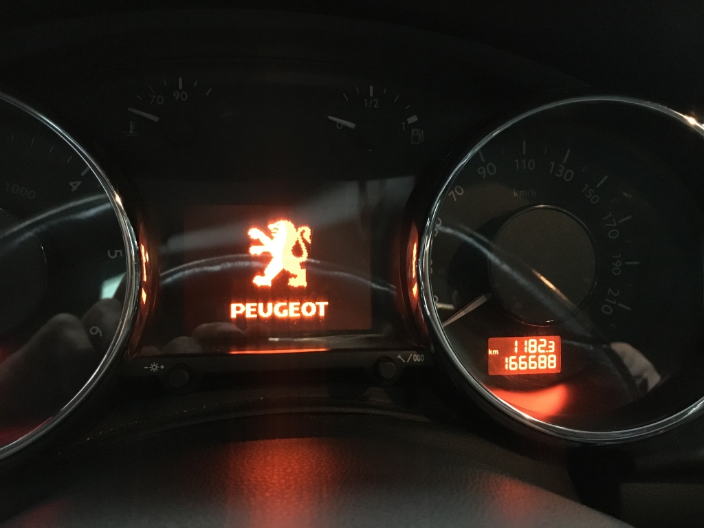 PEUGEOT 3008 1.6 HDI 110CV
