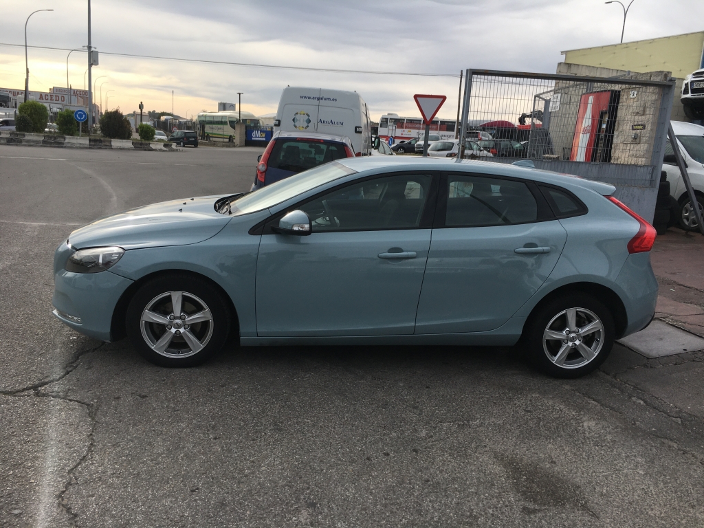 VOLVO V-40 D 2.0 120CV