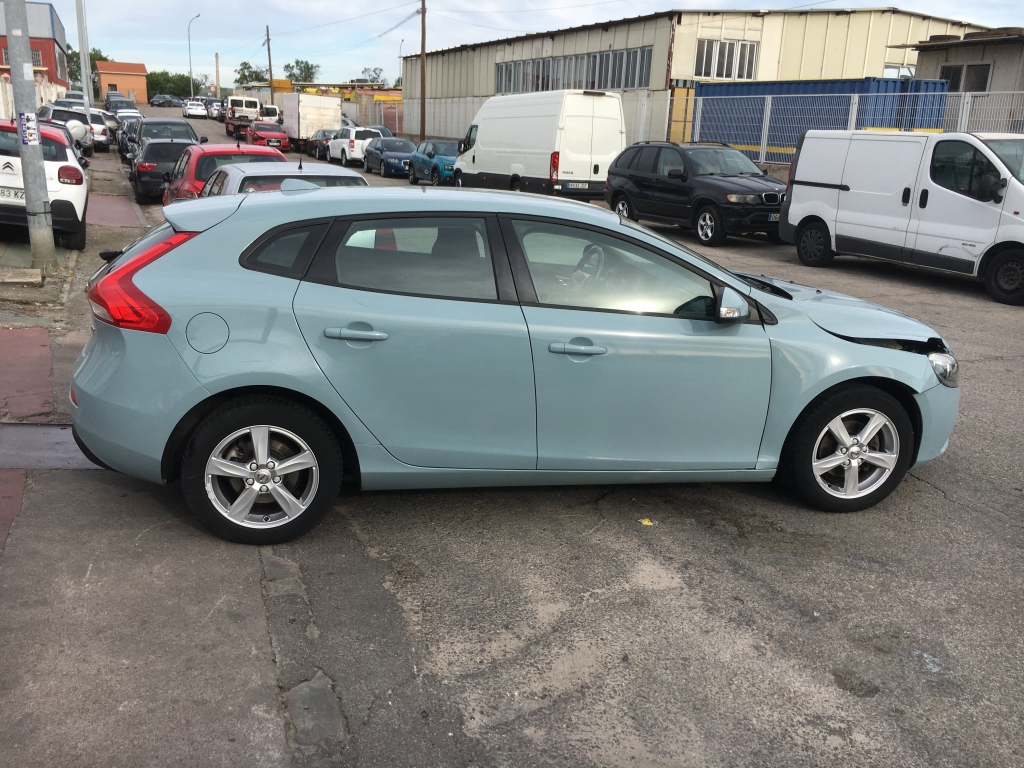 VOLVO V-40 D 2.0 120CV
