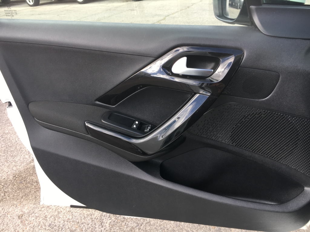 PEUGEOT 208 1.6 HDI 90CV