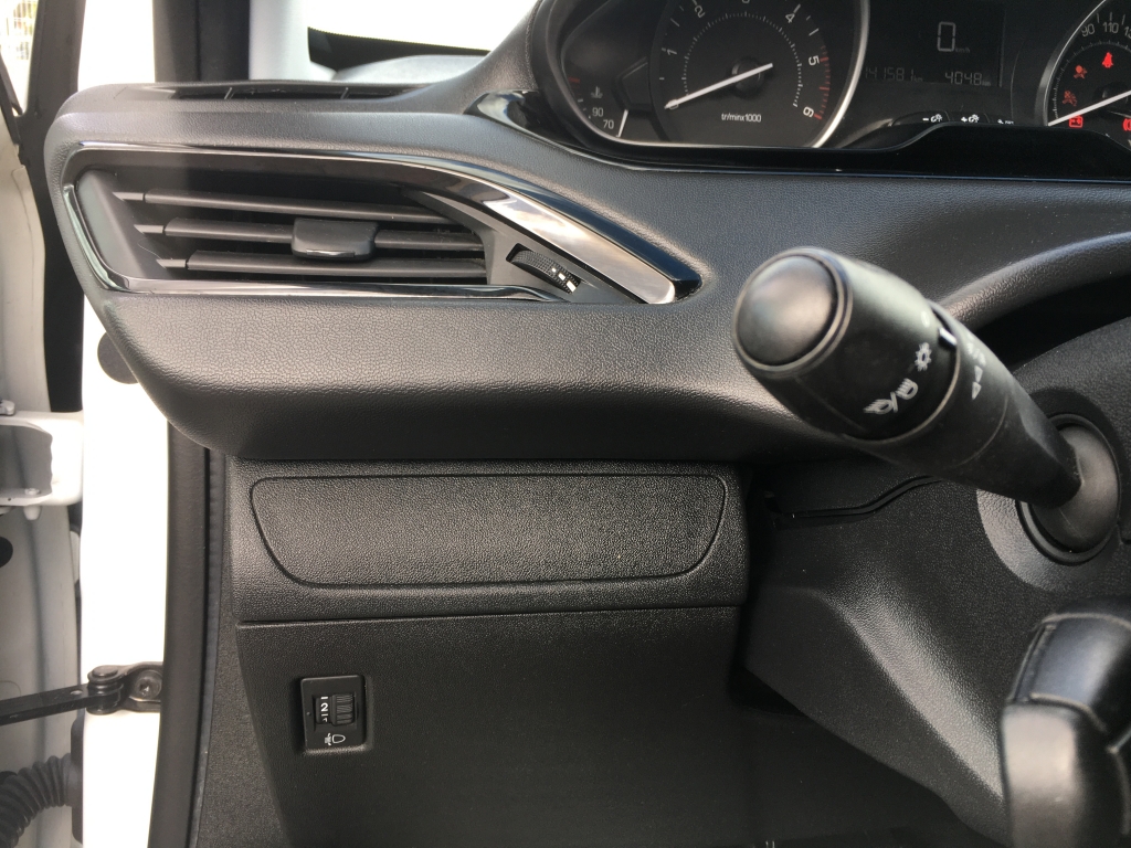 PEUGEOT 208 1.6 HDI 90CV