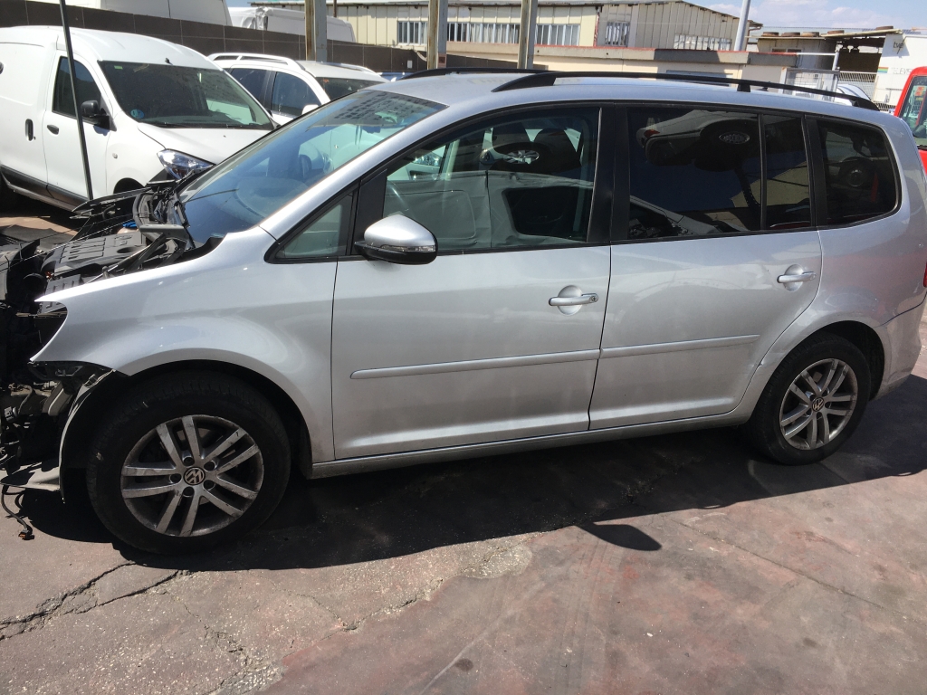 VOLKSWAGEN TOURAN 1.6 TDI 105CV 7 PLAZAS