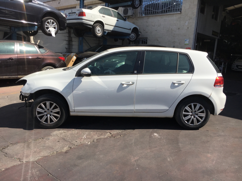 VOLKSWAGEN GOLF 1.6 TDI 105CV