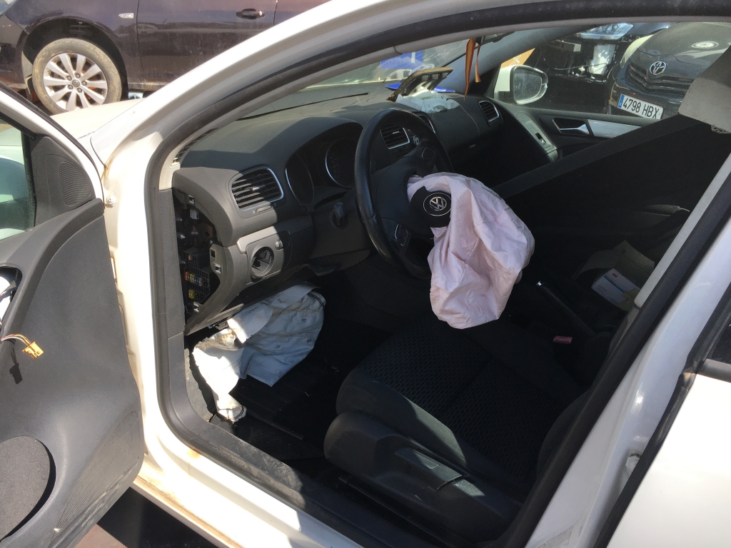 VOLKSWAGEN GOLF 1.6 TDI 105CV