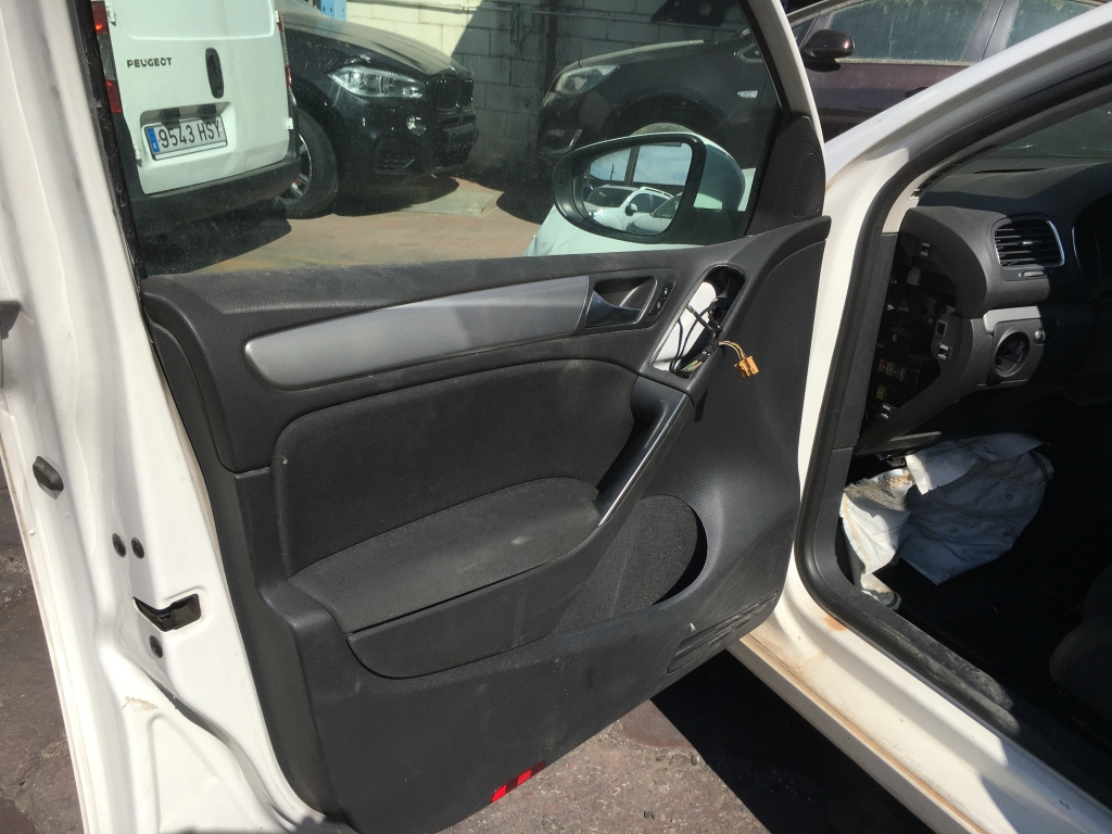 VOLKSWAGEN GOLF 1.6 TDI 105CV