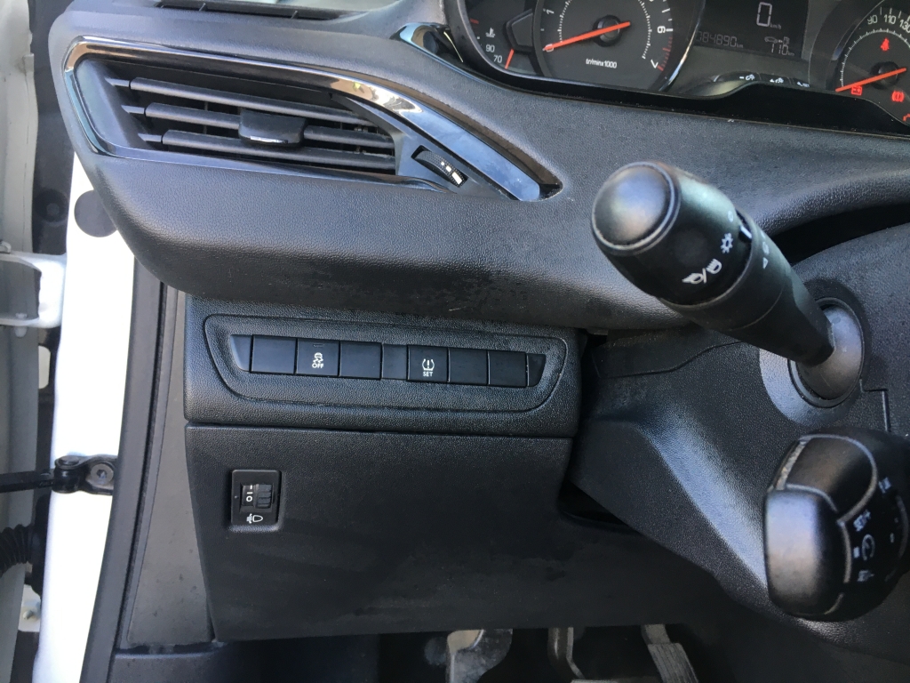 PEUGEOT 208 1.0 INY 68CV