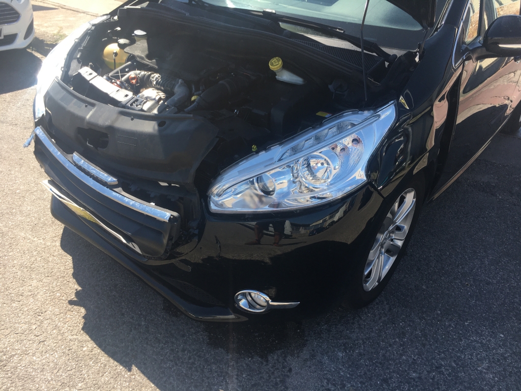 PEUGEOT 208 1.6 HDI 92CV
