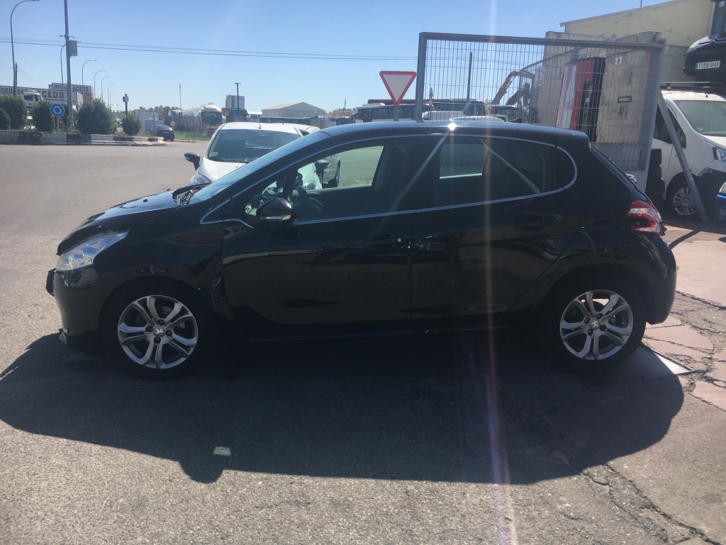 PEUGEOT 208 1.6 HDI 92CV