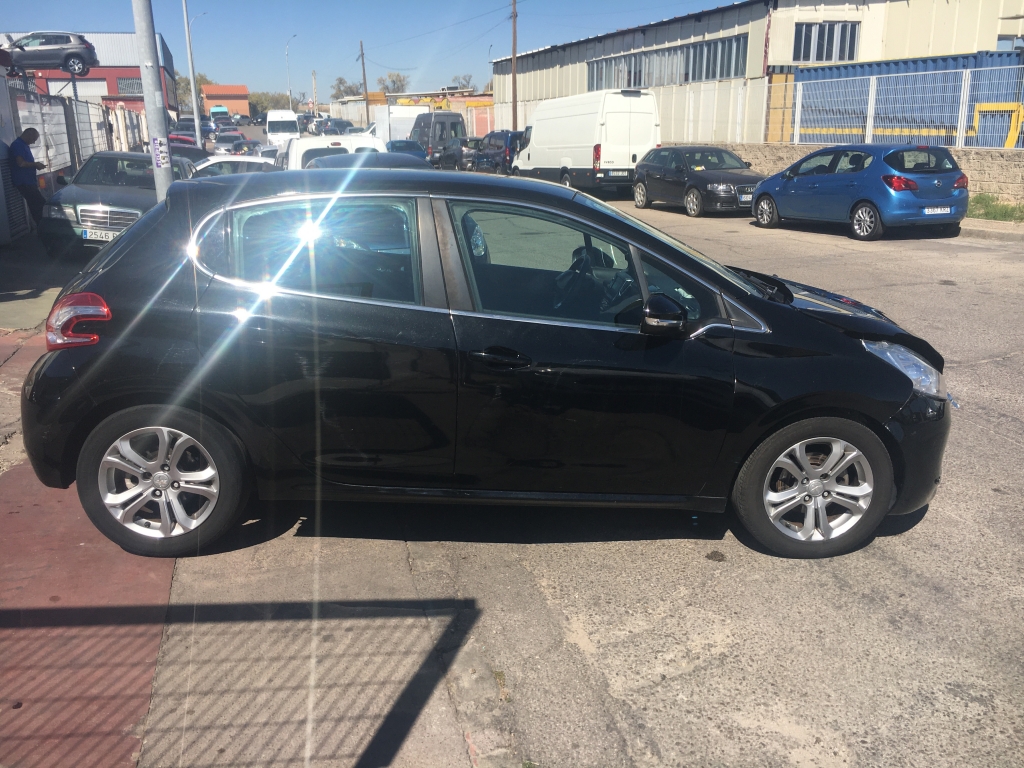 PEUGEOT 208 1.6 HDI 92CV