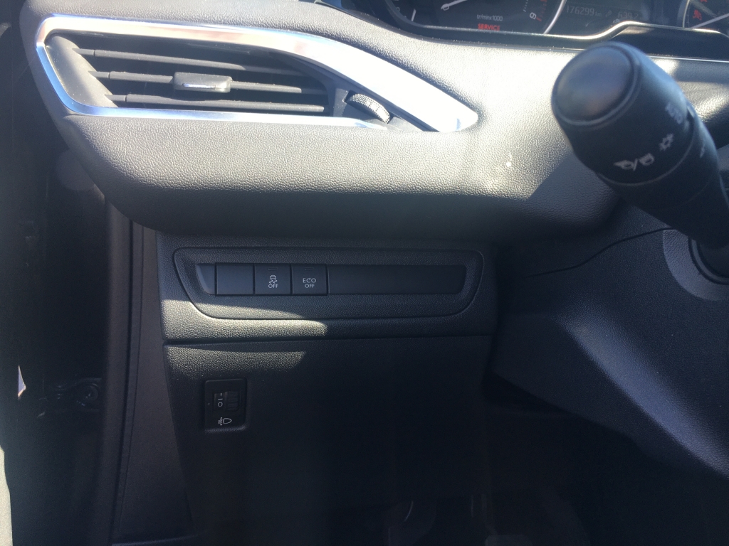 PEUGEOT 208 1.6 HDI 92CV