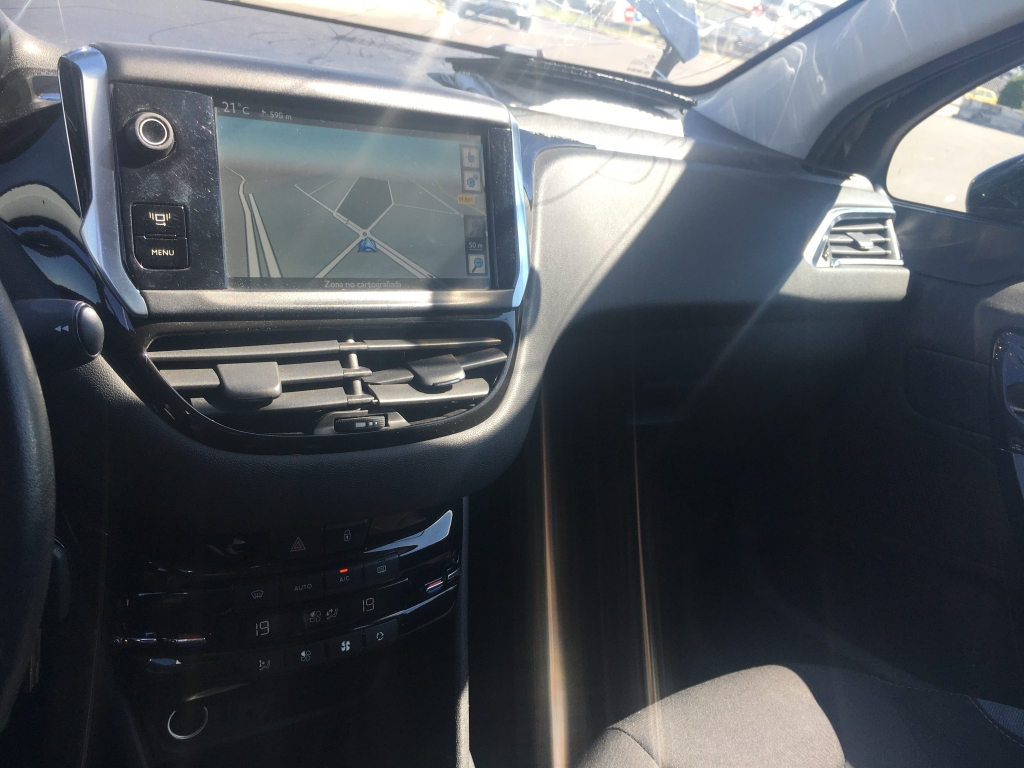 PEUGEOT 208 1.6 HDI 92CV