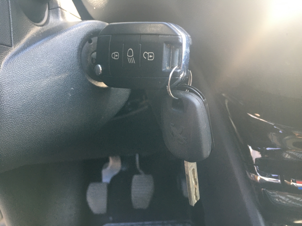 PEUGEOT 208 1.6 HDI 92CV