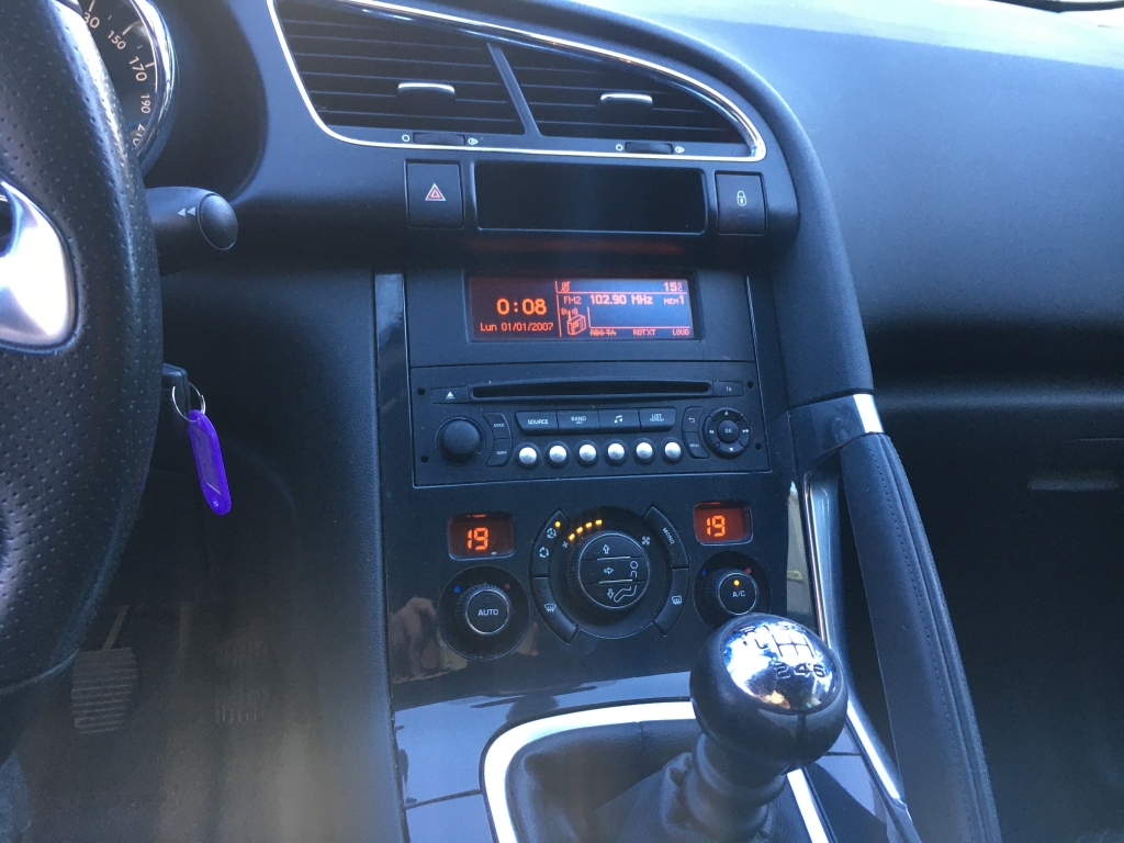 PEUGEOT 3008 1.6 HDI 120CV