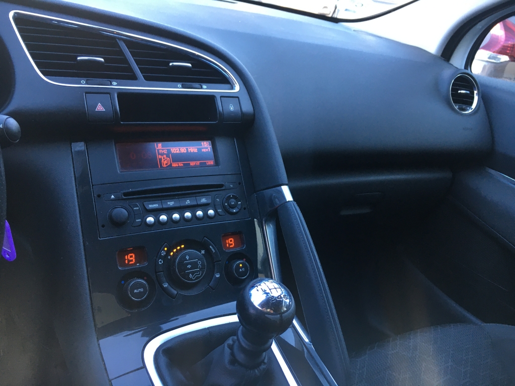 PEUGEOT 3008 1.6 HDI 120CV