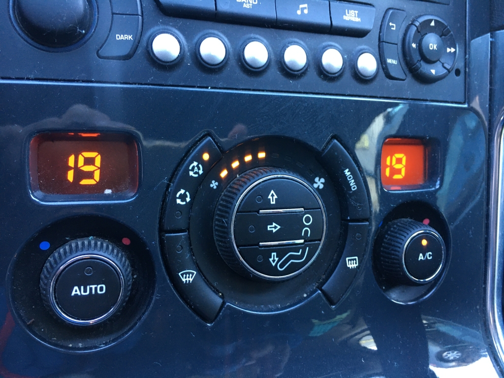 PEUGEOT 3008 1.6 HDI 120CV