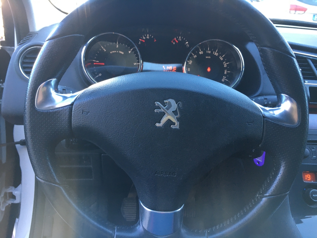 PEUGEOT 3008 1.6 HDI 120CV