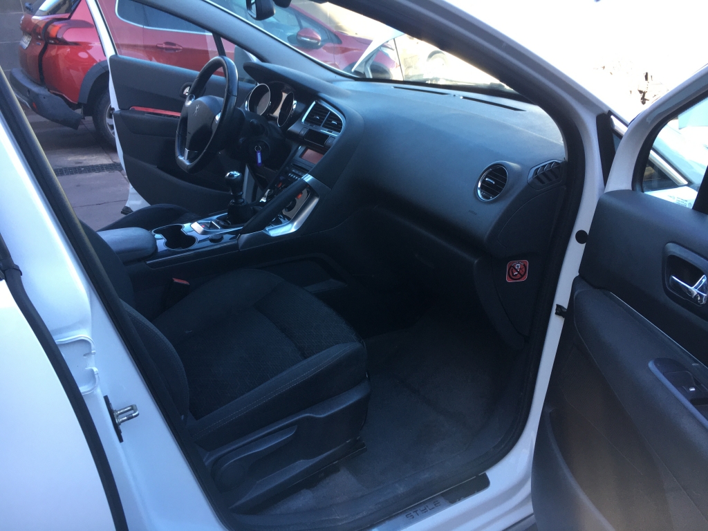 PEUGEOT 3008 1.6 HDI 120CV