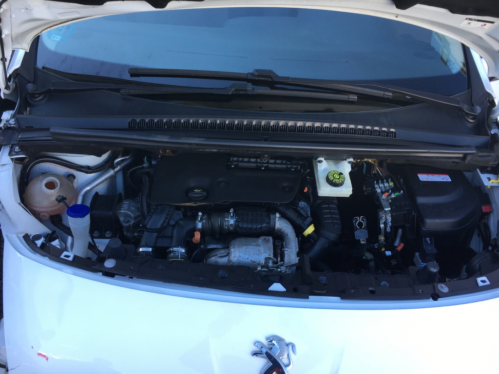 PEUGEOT 3008 1.6 HDI 120CV