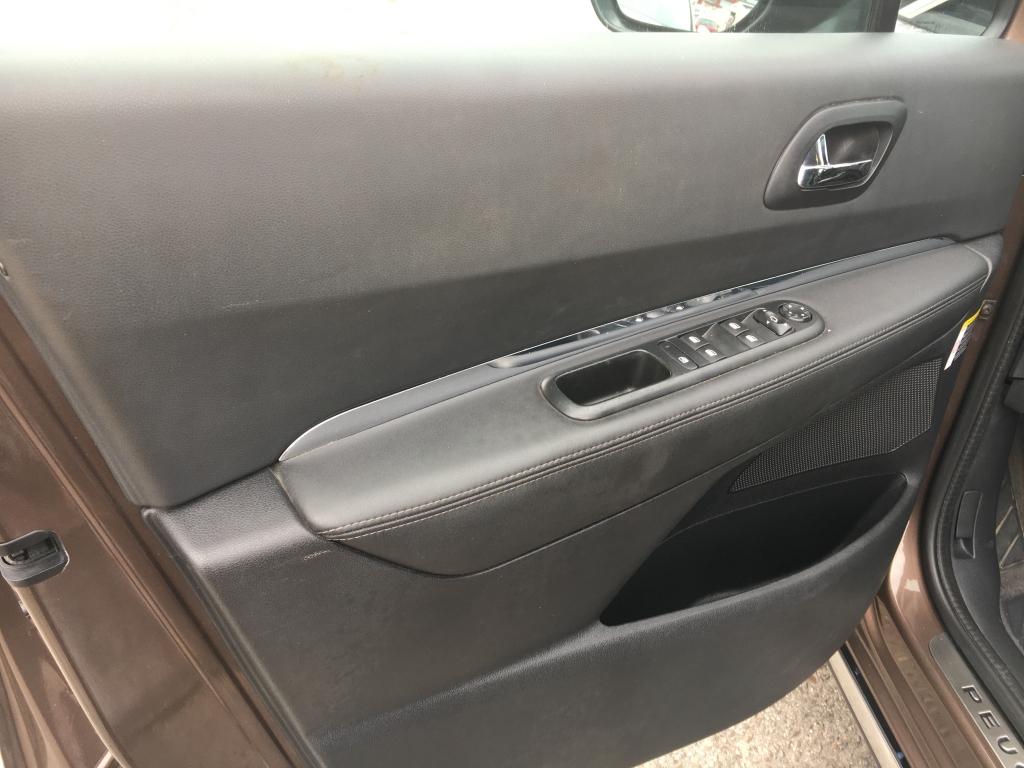 PEUGEOT 3008 1.6 HDI 120CV AUT