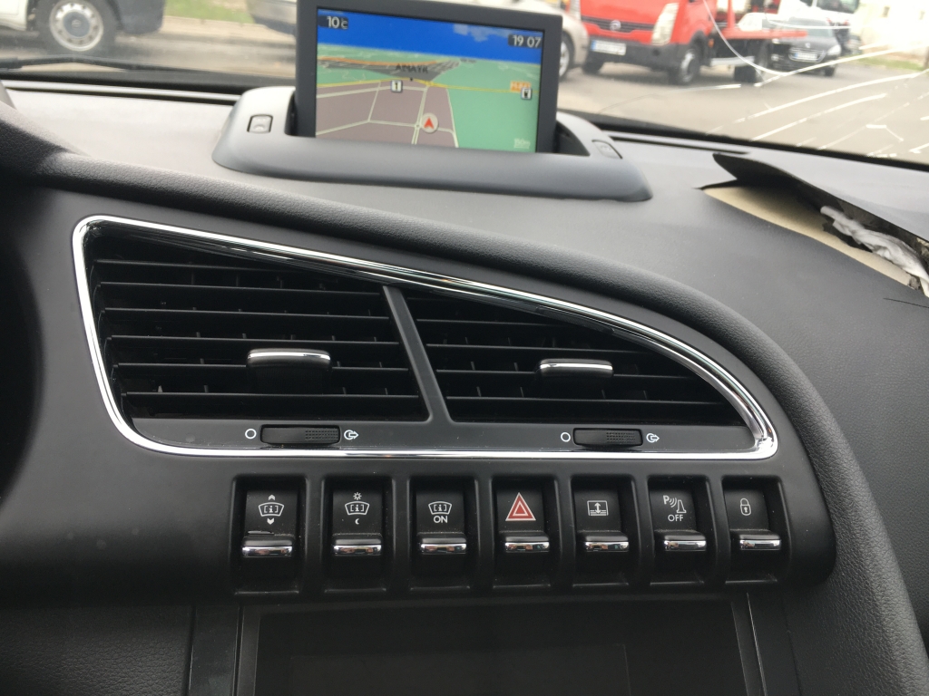PEUGEOT 3008 1.6 HDI 120CV AUT