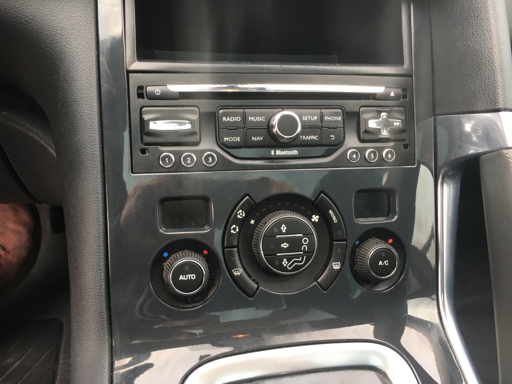 PEUGEOT 3008 1.6 HDI 120CV AUT