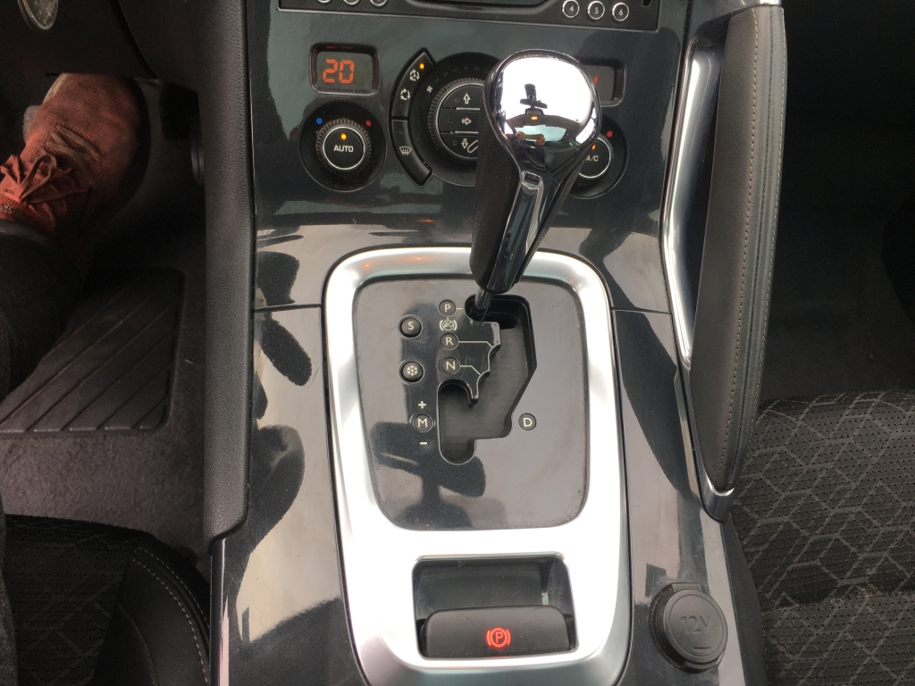 PEUGEOT 3008 1.6 HDI 120CV AUT