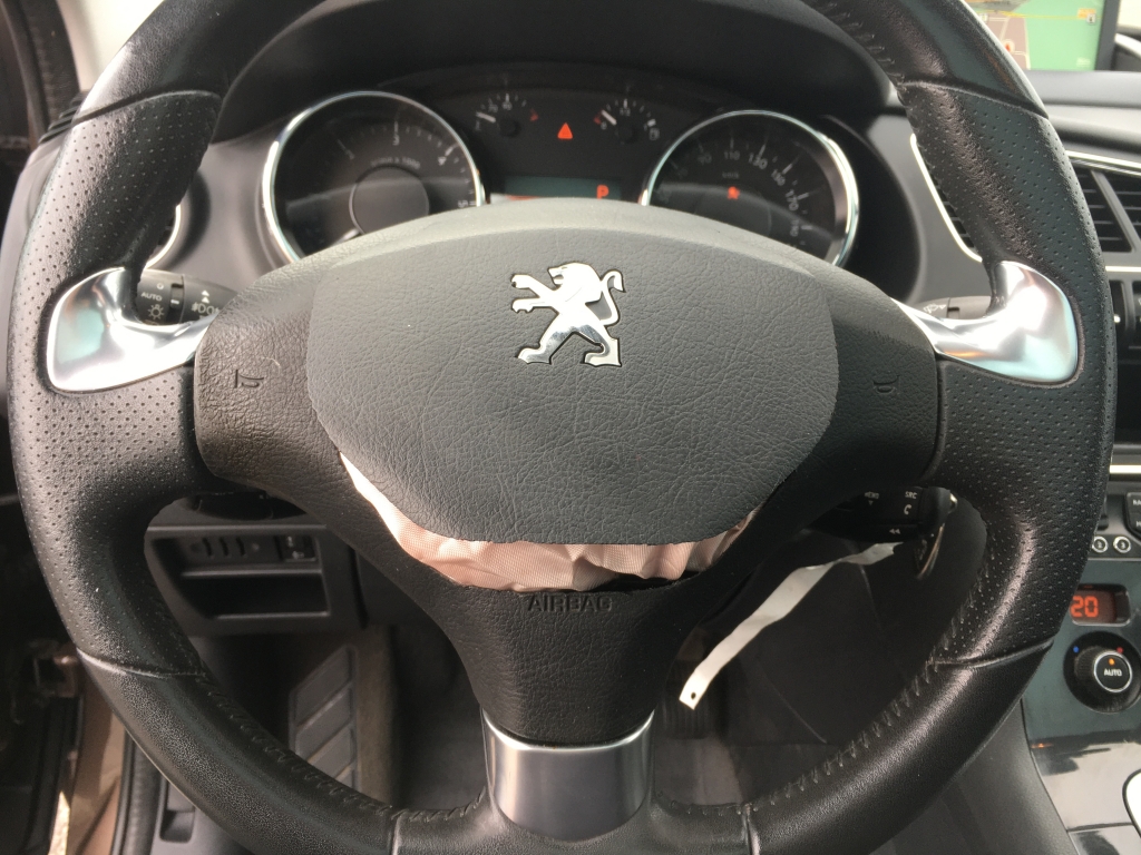 PEUGEOT 3008 1.6 HDI 120CV AUT