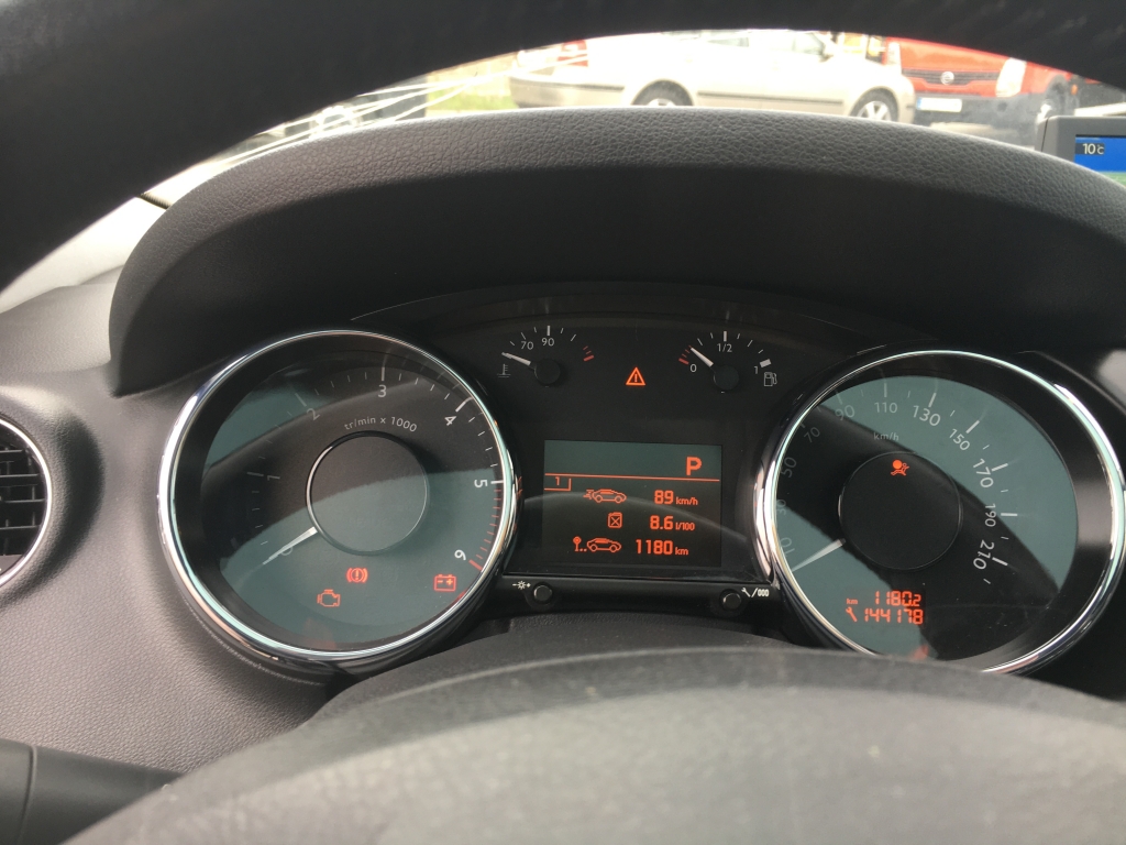 PEUGEOT 3008 1.6 HDI 120CV AUT