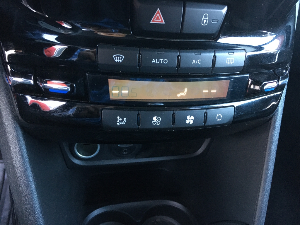 PEUGEOT 2008 1.6 HDI 120CV